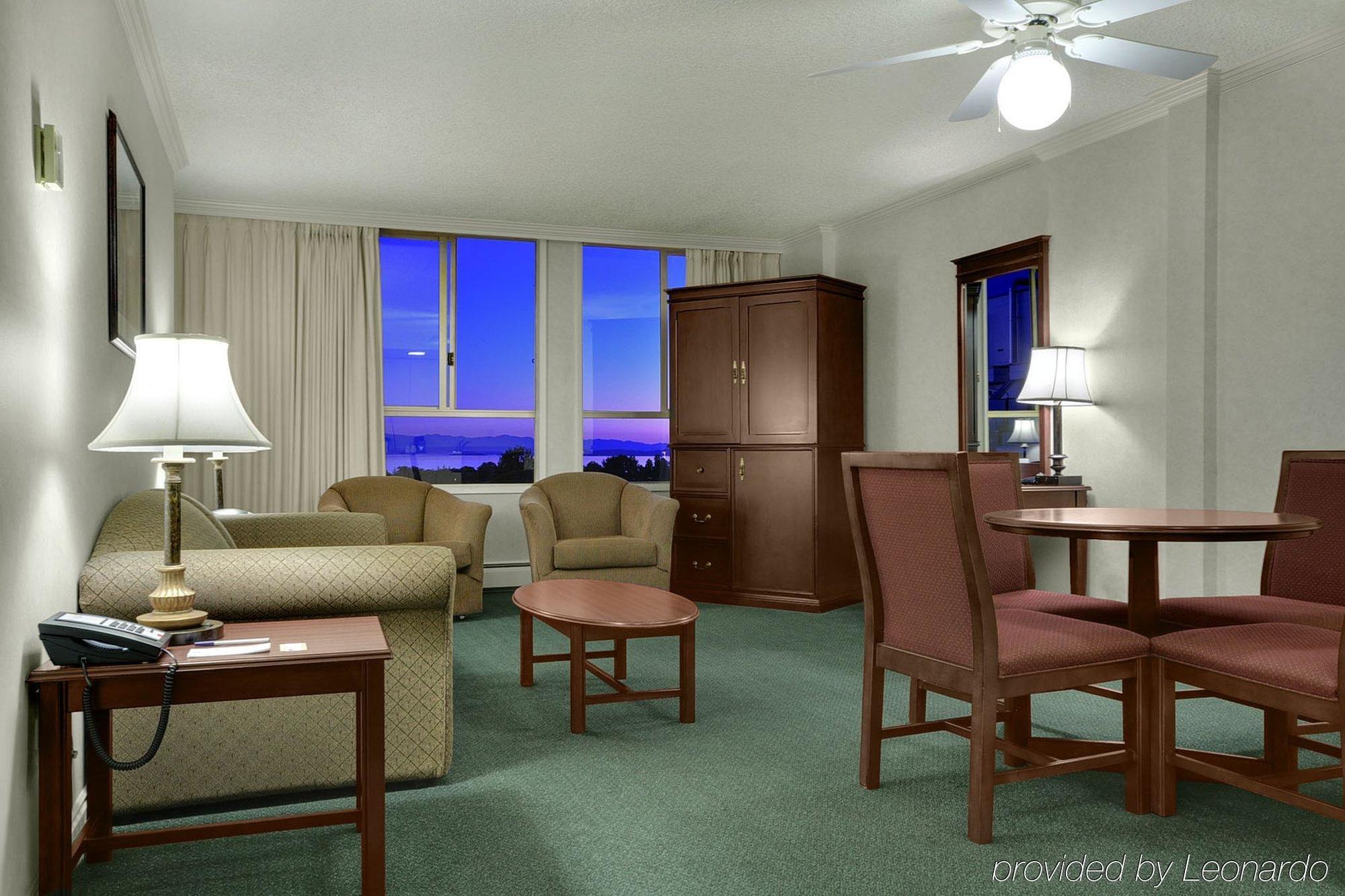 Harbour Towers Hotel & Suites Victoria Ngoại thất bức ảnh