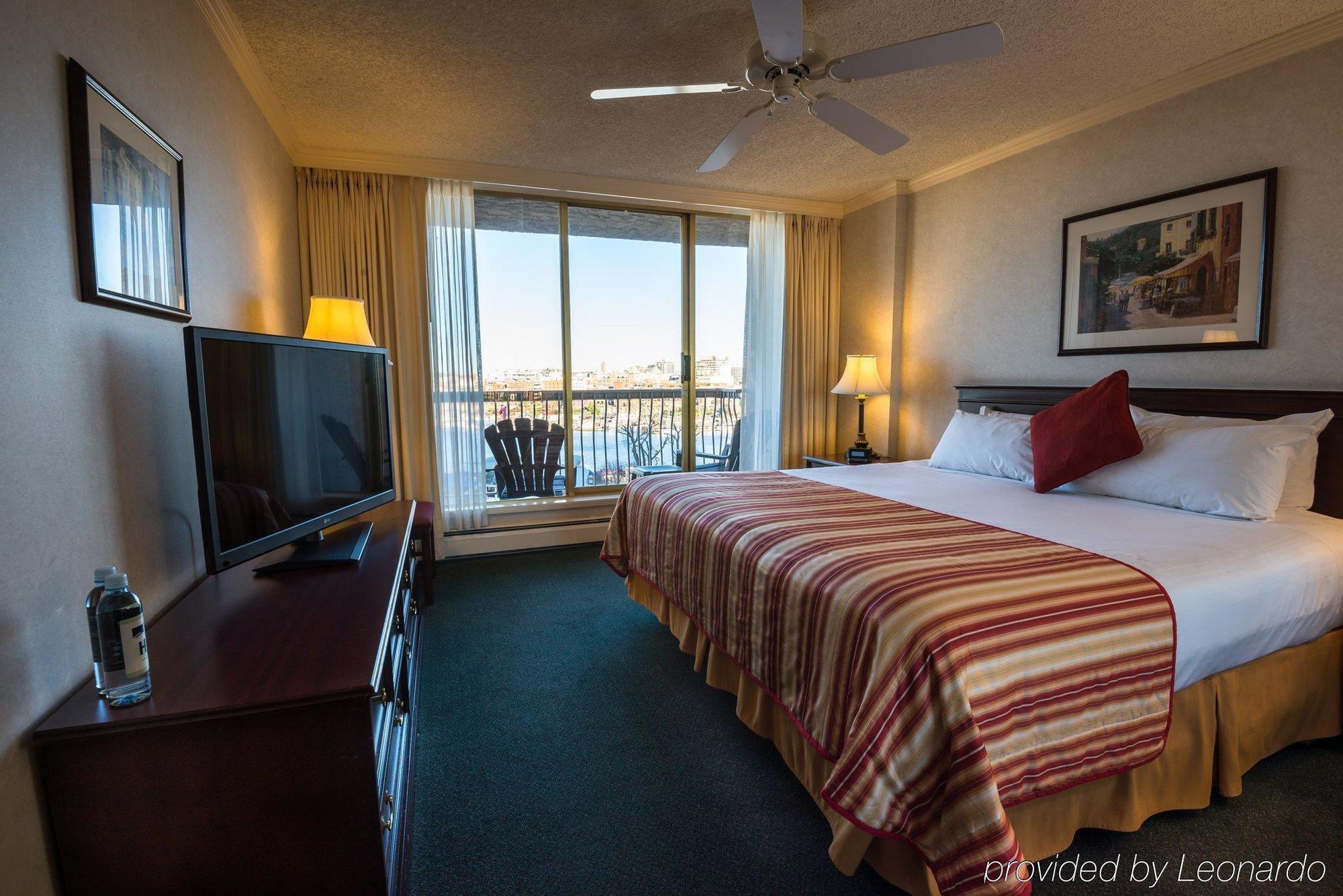 Harbour Towers Hotel & Suites Victoria Ngoại thất bức ảnh