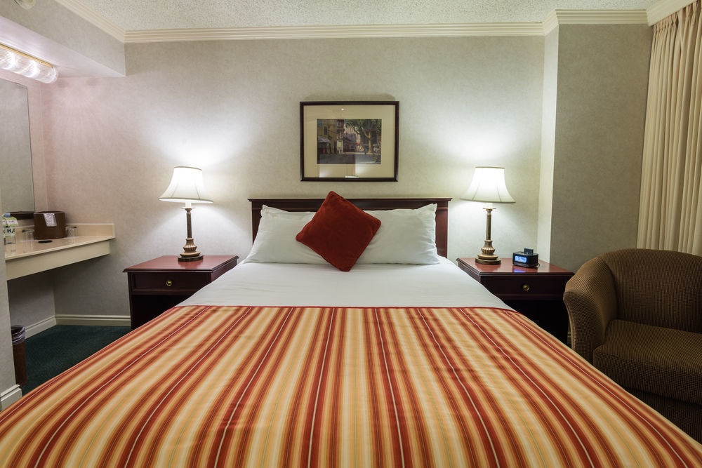 Harbour Towers Hotel & Suites Victoria Ngoại thất bức ảnh