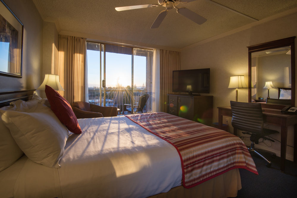 Harbour Towers Hotel & Suites Victoria Ngoại thất bức ảnh