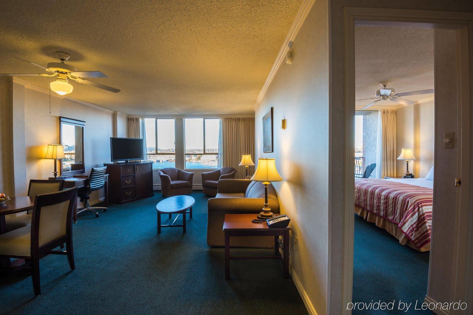 Harbour Towers Hotel & Suites Victoria Ngoại thất bức ảnh