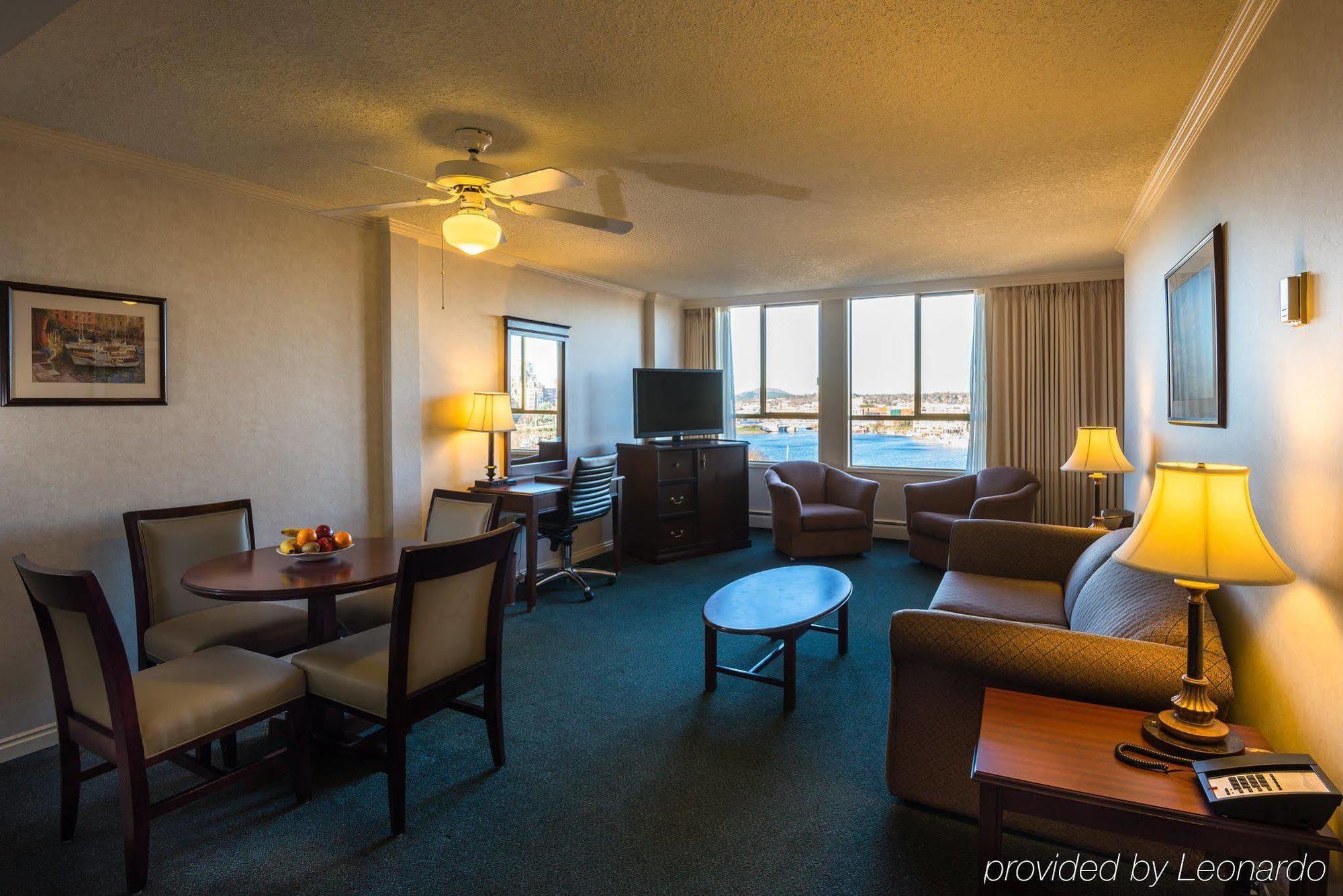 Harbour Towers Hotel & Suites Victoria Ngoại thất bức ảnh