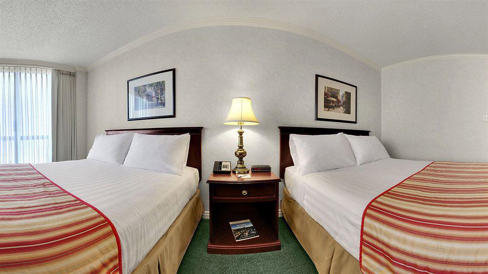 Harbour Towers Hotel & Suites Victoria Ngoại thất bức ảnh
